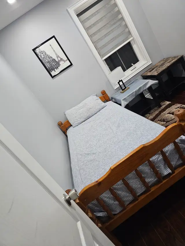 Room Available - Photo 2