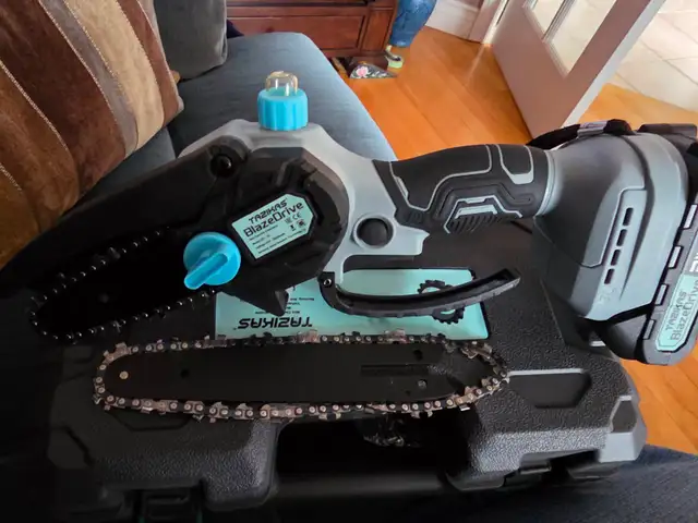Cordless ChainSaw - Photo 3