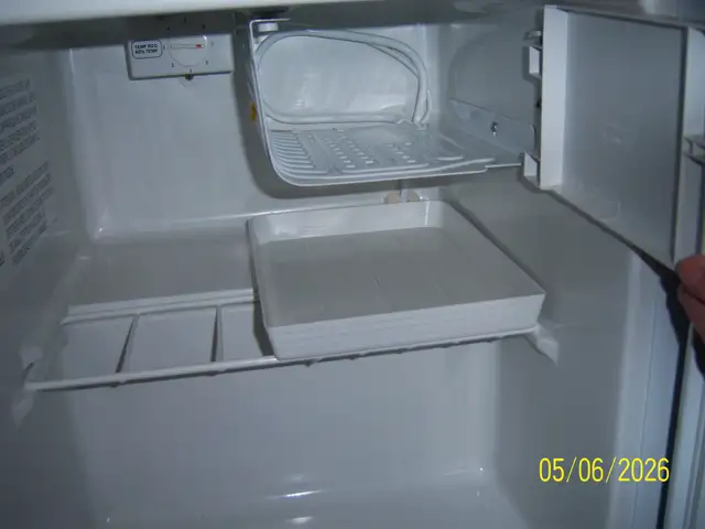 Mini Fridge - Photo 3