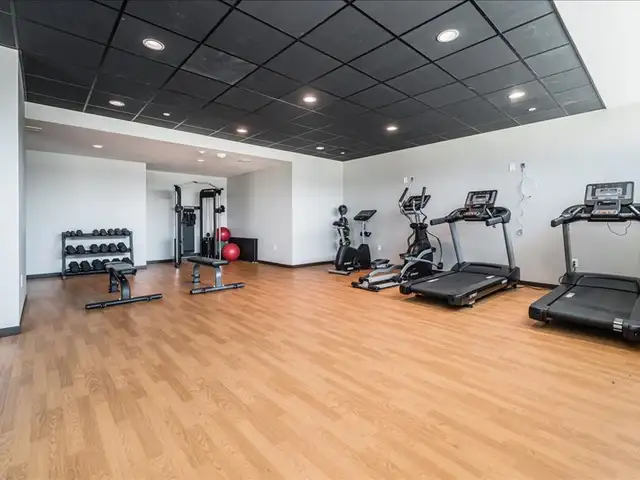 2 Bed 2 FULL Bath Corner Unit in Downtown Kitchener w Parking - Photo 2
