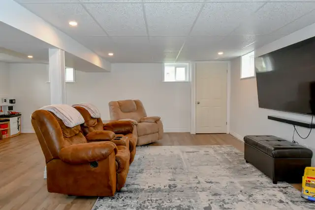 Move in Ready - Updated and fully finished! - Photo 6