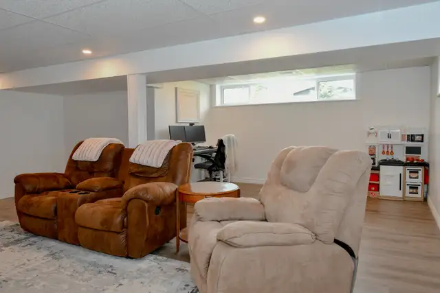 Move in Ready - Updated and fully finished! - Photo 8