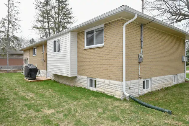 Move in Ready - Updated and fully finished! - Photo 9