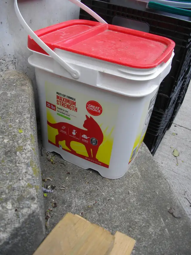 Pail full of kitty litter FREE WITH ANY OTHER PURCHASE FROM ME