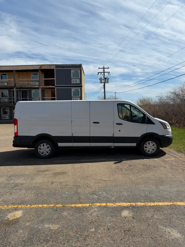 2018 Ford Transit Van 148" WB - Photo 2