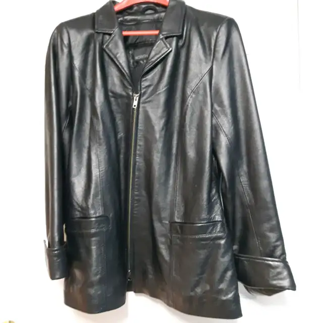 BEAU MANTEAU NEUF EN CUIR NOIR NORTH END GR MEDIUM  FEMME $20.00