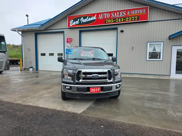 2017 Ford F-150 XLT 5.0L V8 4x4 (TRADES WELCOME) - Photo 2