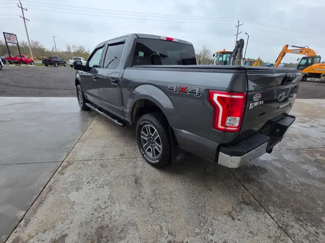 2017 Ford F-150 XLT 5.0L V8 4x4 (TRADES WELCOME) - Photo 4