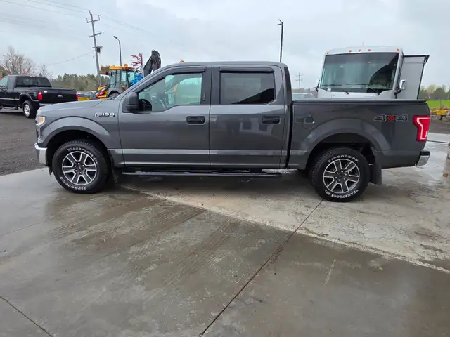 2017 Ford F-150 XLT 5.0L V8 4x4 (TRADES WELCOME) - Photo 5