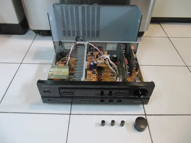 Denon Model AVR-800 Precision Audio Component Receiver Cir 1995 - Photo 2