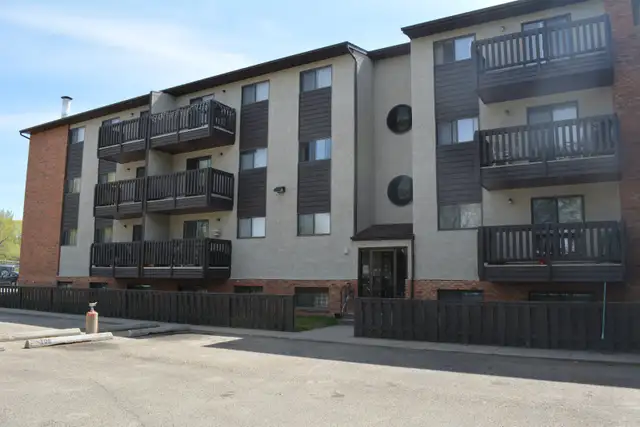 INNISFAIL - Spacious 2 Bedroom Apartment - Photo 3