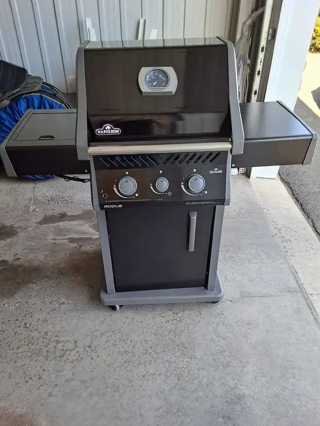 BBQ Napoléon Rogue au gaz naturel neuf