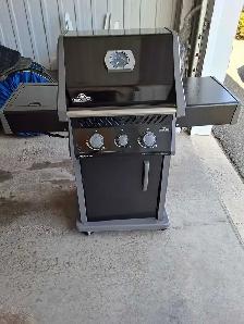 BBQ Napoléon Rogue au gaz naturel neuf