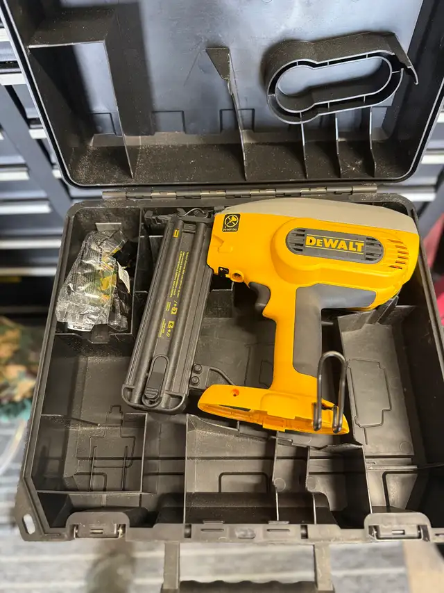 Nail gun