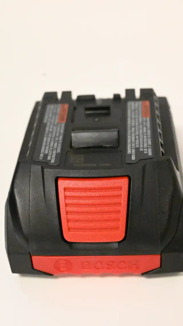 Bosch 4.0Ah 18V Battery Core Model GBA18V40 USED like New - Photo 2