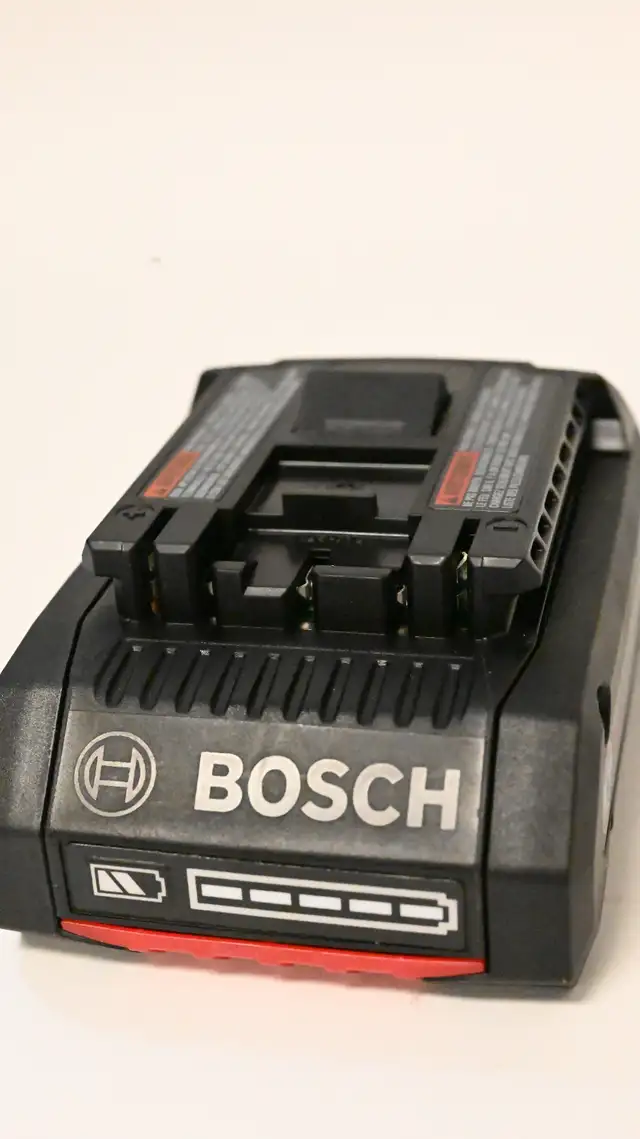 Bosch 4.0Ah 18V Battery Core Model GBA18V40 USED like New - Photo 4