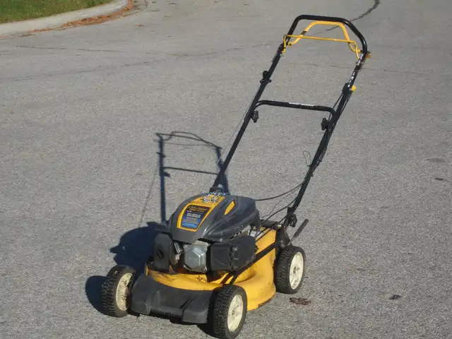 GREAT TIME TO SELL 3 IN 1 20' CUB CADET 6.75HP/173CC LAWNMOWER! - Photo 2