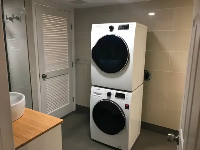 Large 1-Bedroom Suite. $1,300 Move in Bonus Jun & Jul - Photo 2