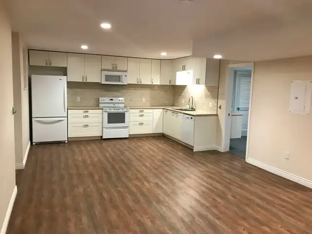 Large 1-Bedroom Suite. $1,300 Move in Bonus Jun & Jul - Photo 3