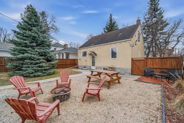 FOR SALE: St. Boniface 4-Bed w/ Finished Basement   Dbl Garage - Photo 10