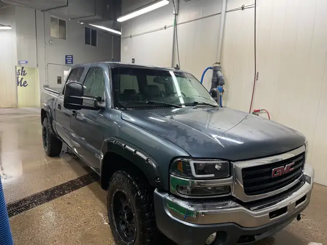 2006 GMC sierra 1500 crew cab - Photo 3
