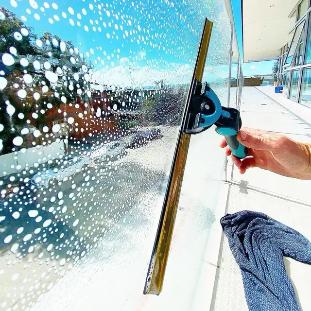 Window Cleaning - Photo 2