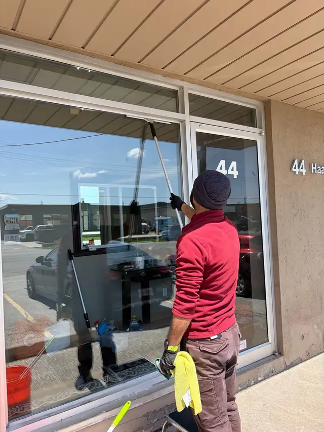 Window Cleaning - Photo 7