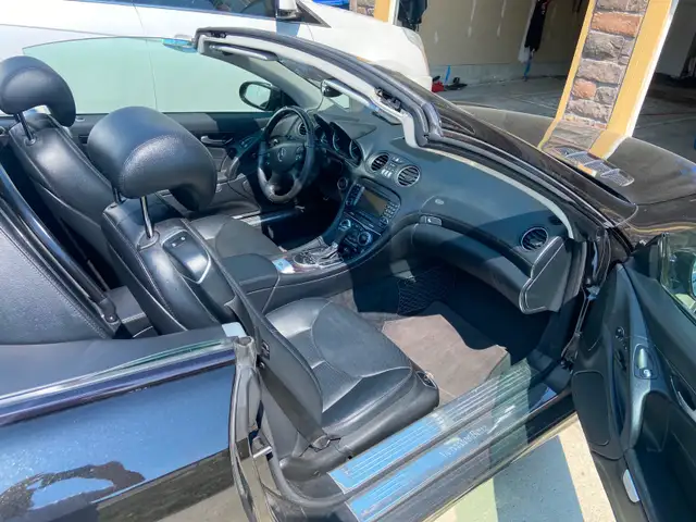 28,000 original Kms. 2007 Mercedes SL550 hardtop convertible. - Photo 3