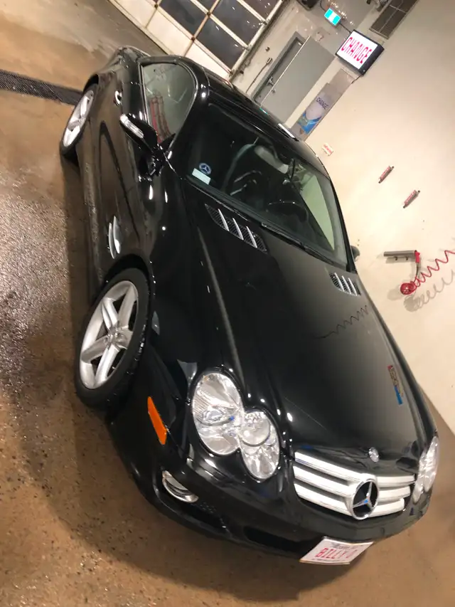 28,000 original Kms. 2007 Mercedes SL550 hardtop convertible. - Photo 8