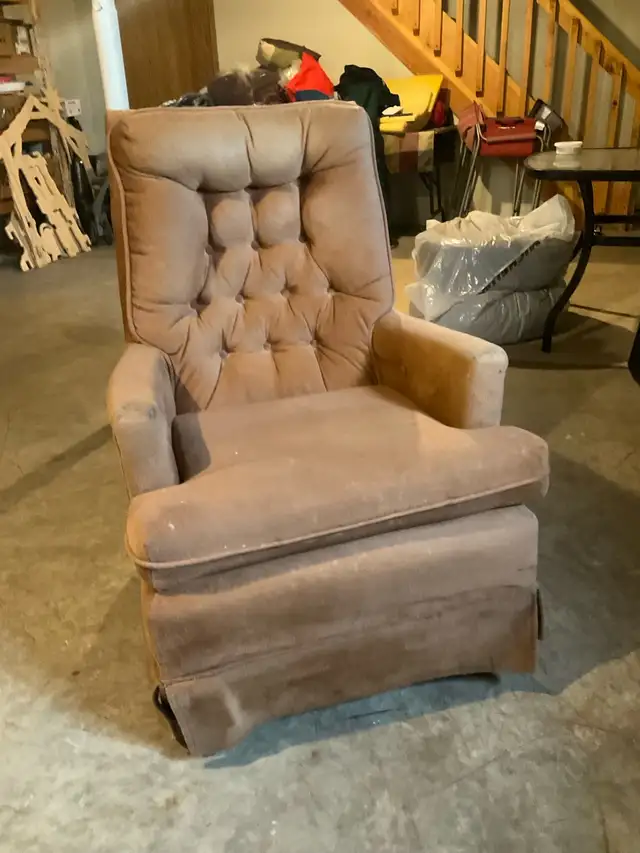 COMFY ROCKING ARMCHAIR