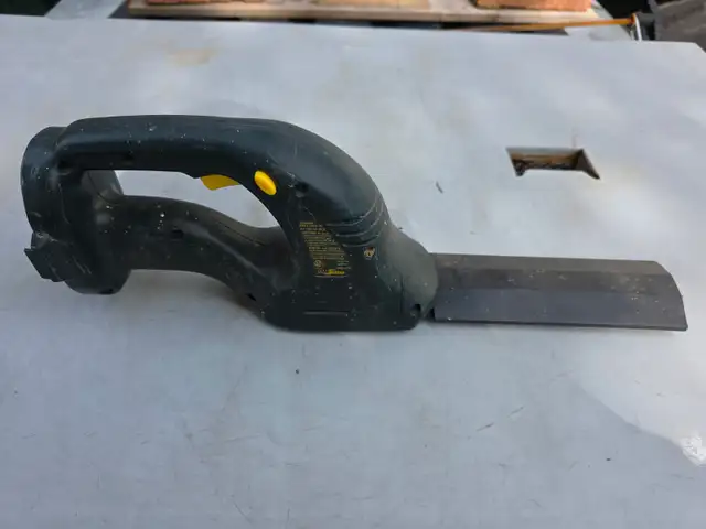 Yardworks 18V Cordless Shrubber 8' - Photo 2