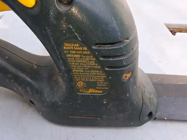 Yardworks 18V Cordless Shrubber 8' - Photo 3