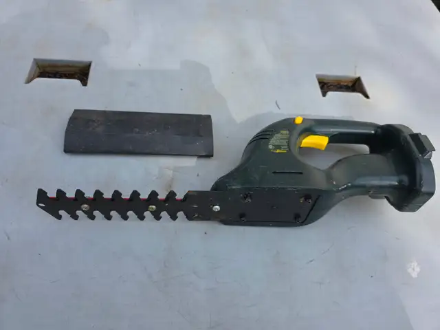 Yardworks 18V Cordless Shrubber 8' - Photo 9