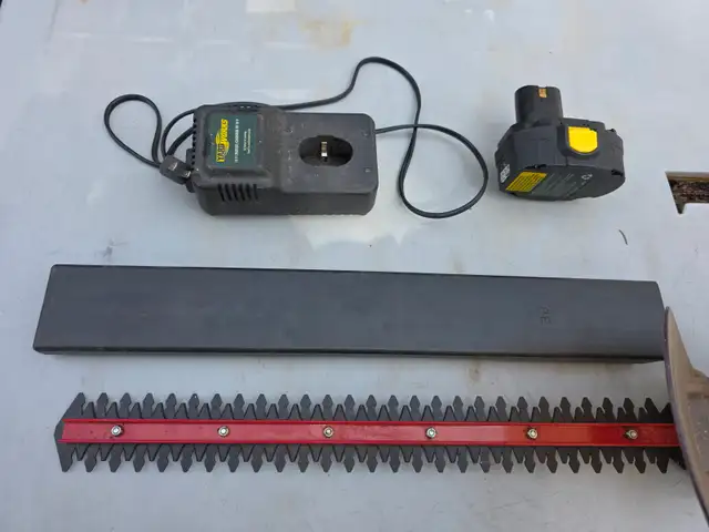 Yardworks 18V Cordless Hedge Trimmer Tool Battery And Charger