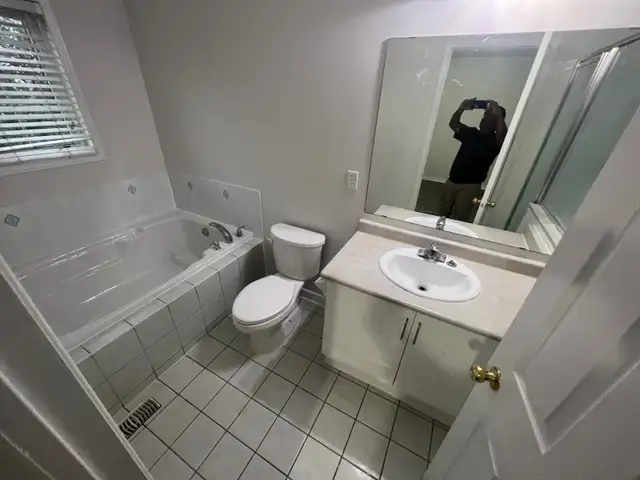 Room for Rent in North York - Photo 3