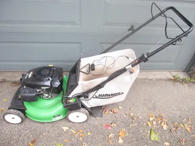 LAWNBOY ELECTRIC START KOHLER ENGINE 21' SELF PROPELLED W/BAGGER