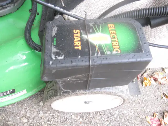LAWNBOY ELECTRIC START KOHLER ENGINE 21' SELF PROPELLED W/BAGGER - Photo 3