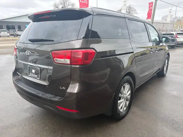 2016 KIA SEDONA LX - HEATED SEATS - BACK-UP CAM - 3RD ROW SEATS - Photo 5