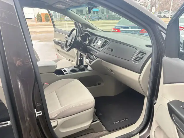 2016 KIA SEDONA LX - HEATED SEATS - BACK-UP CAM - 3RD ROW SEATS - Photo 21