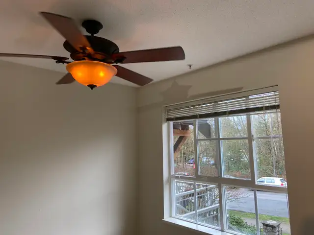 3-BR & Den townhouse for rent in Burnaby-Clean, Bright, Availa - Photo 4