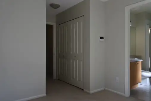 3-BR & Den townhouse for rent in Burnaby-Clean, Bright, Availa - Photo 5