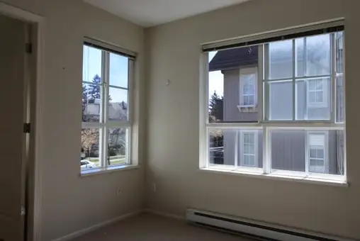 3-BR & Den townhouse for rent in Burnaby-Clean, Bright, Availa - Photo 7