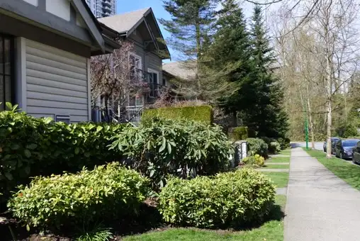 3-BR & Den townhouse for rent in Burnaby-Clean, Bright, Availa - Photo 9