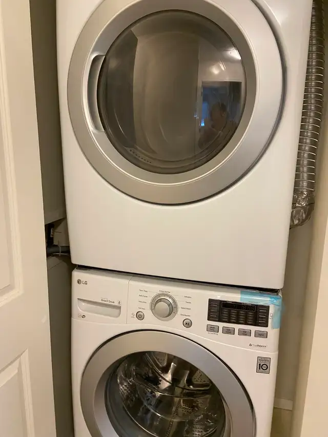 3-BR & Den townhouse for rent in Burnaby-Clean, Bright, Availa - Photo 10