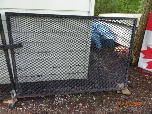 STEEL DRIVEWAY GATE - Photo 3