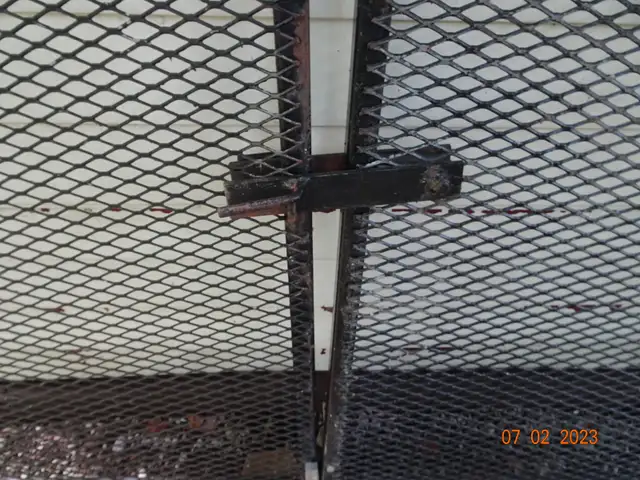 STEEL DRIVEWAY GATE - Photo 5
