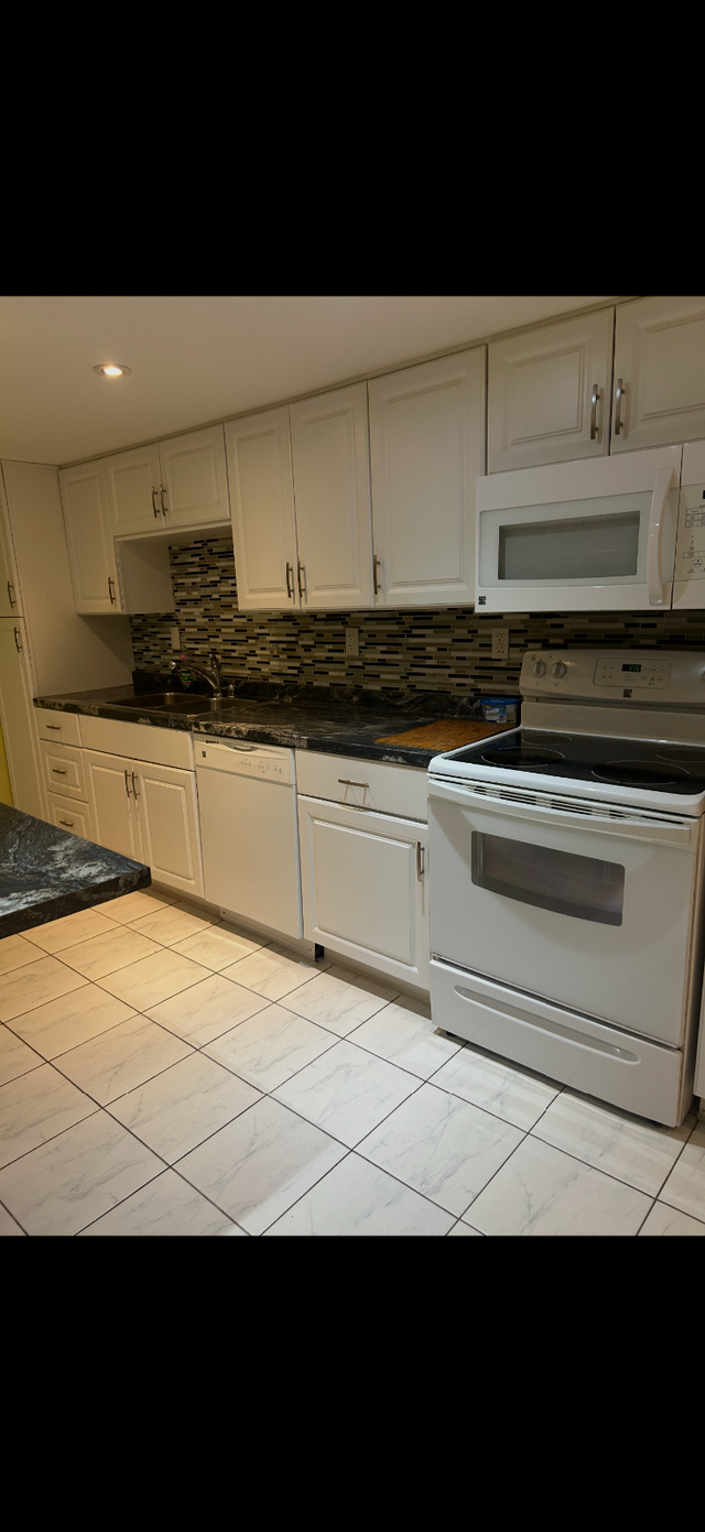 Basment apartment for rent located at Kipling and rexdale Etobic - Photo 7