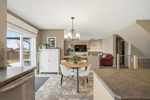 FOR SALE: 4 Bed Dugald Home with Huge Lot & Oversized Garage - Photo 4