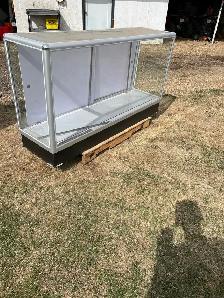 Free aluminum glass display showcase