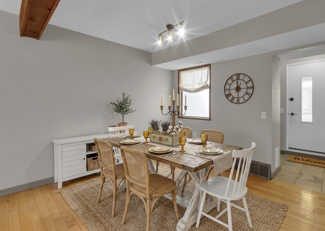 UPDATED 3 STOREY OAKRIDGE TOWNHOUSE FOR $270,000 - Photo 3